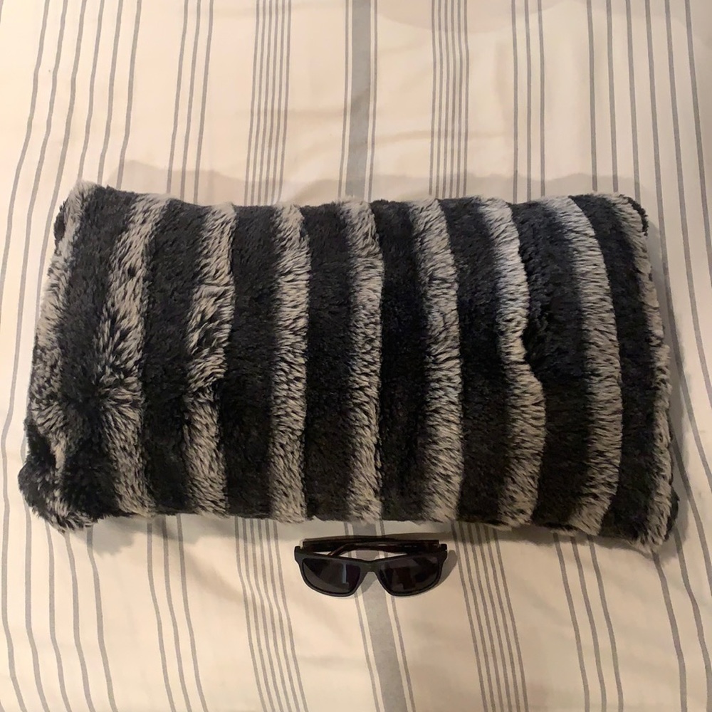 Throw pillow (Glasses used as size comparison)